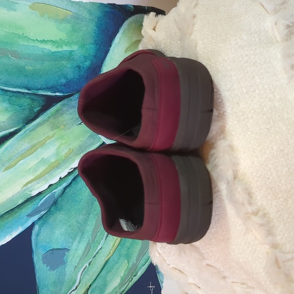 Merrell Women's Encore Kassie Mule Clog Size 1 Burgundy Red Quilt Fabric SlipOn - Picture 2 of 7